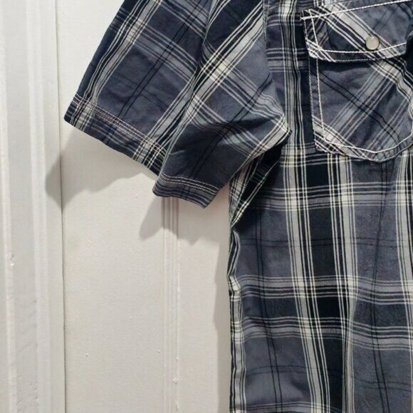 Burnside Short Sleeve Button Shirt - Large Youth/Small Woman - See Measurements - Picture 10 of 13